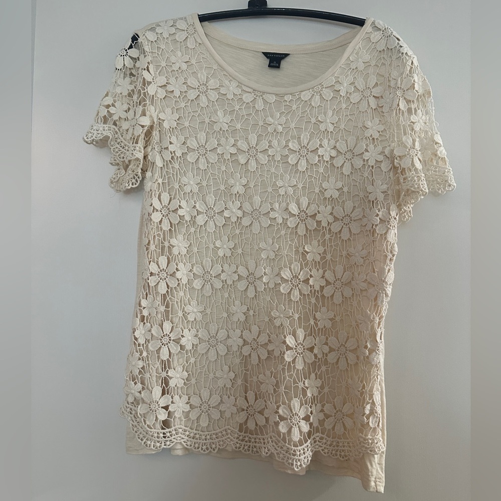 Ann Taylor Cream Lace Short Sleeve Crewneck T-Shirt – Size Small